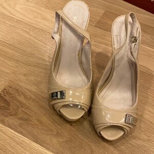 Tan pattern leather sling back